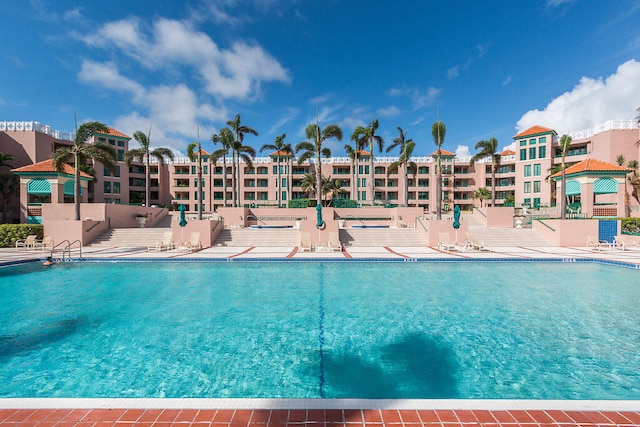 view of swimming pool