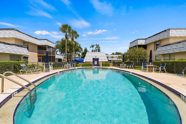 view of swimming pool