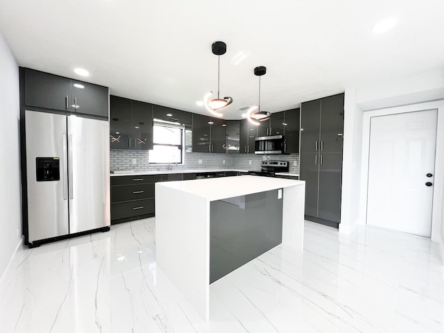 kitchen featuring sink, hanging light fixtures, tasteful backsplash, a kitchen island, and stainless steel appliances