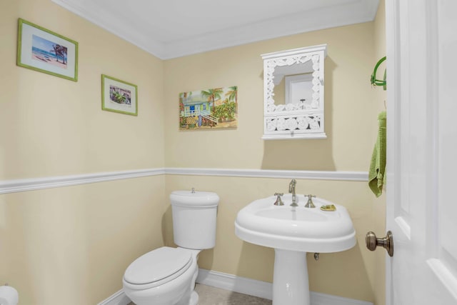 bathroom with toilet and crown molding