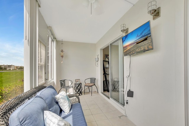 sunroom / solarium with ceiling fan