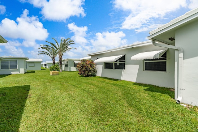 2078 SW 13th Ter, Boynton Beach, FL 33426 - view of green lawn