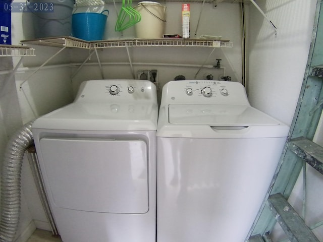 washroom with washing machine and dryer