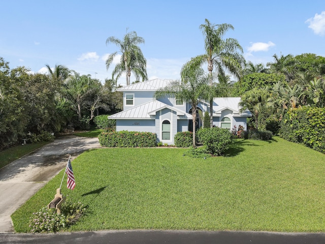 view of front of home featuring a front lawn