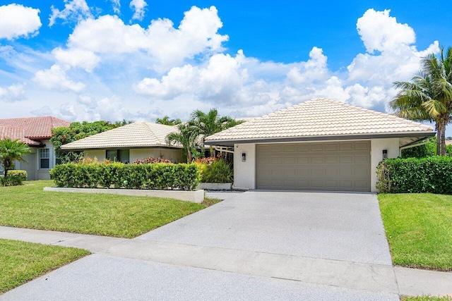 view of front of property featuring a front lawn and a garage