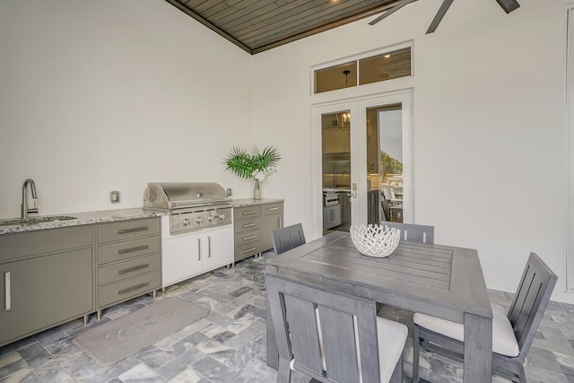 view of patio featuring ceiling fan, area for grilling, sink, and grilling area