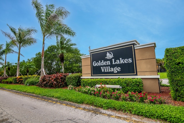 view of community / neighborhood sign