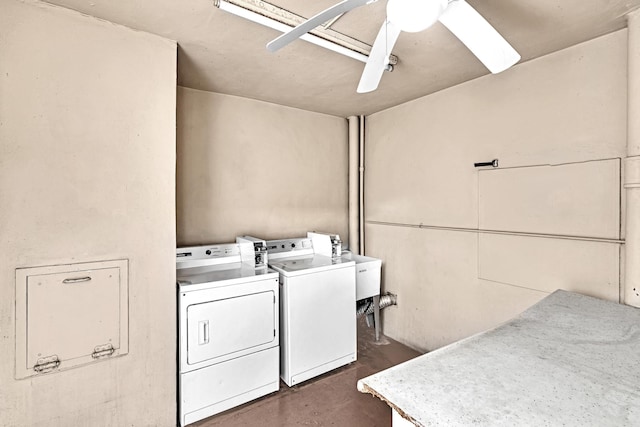 laundry room featuring sink, washing machine and clothes dryer, and ceiling fan