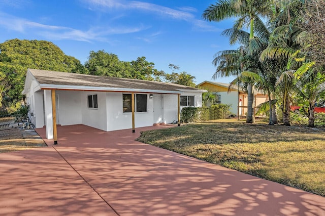 view of front of property with a front yard