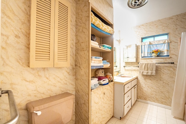 4050 Greenwood Dr, Fort Pierce, FL 34982 - bathroom featuring baseboards, toilet, and vanity