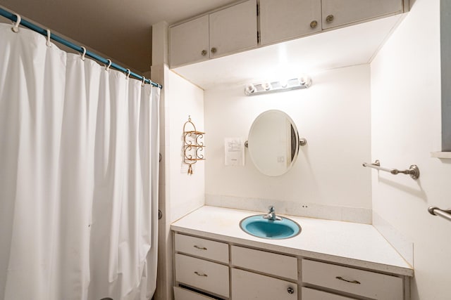 4050 Greenwood Dr, Fort Pierce, FL 34982 - full bathroom with curtained shower and vanity