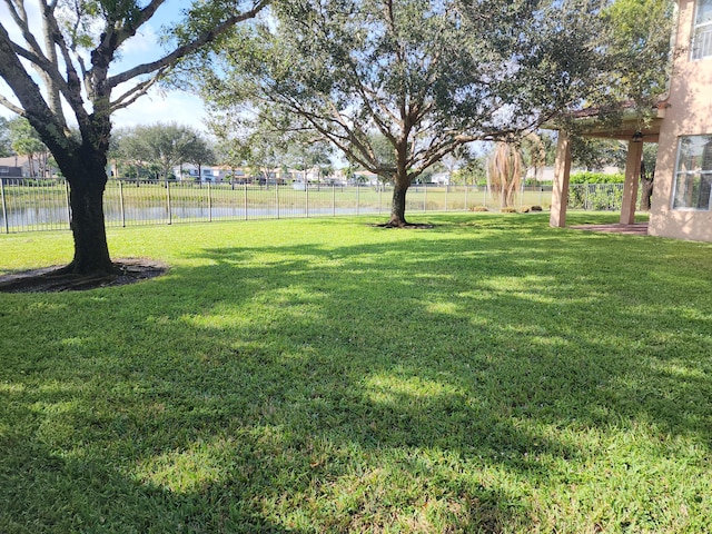 view of yard featuring a water view