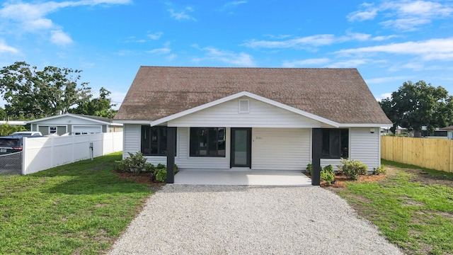 view of front facade with a porch and a front lawn