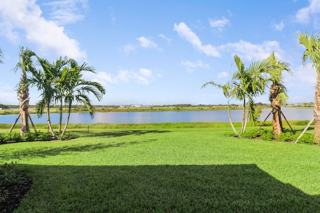 view of yard featuring a water view