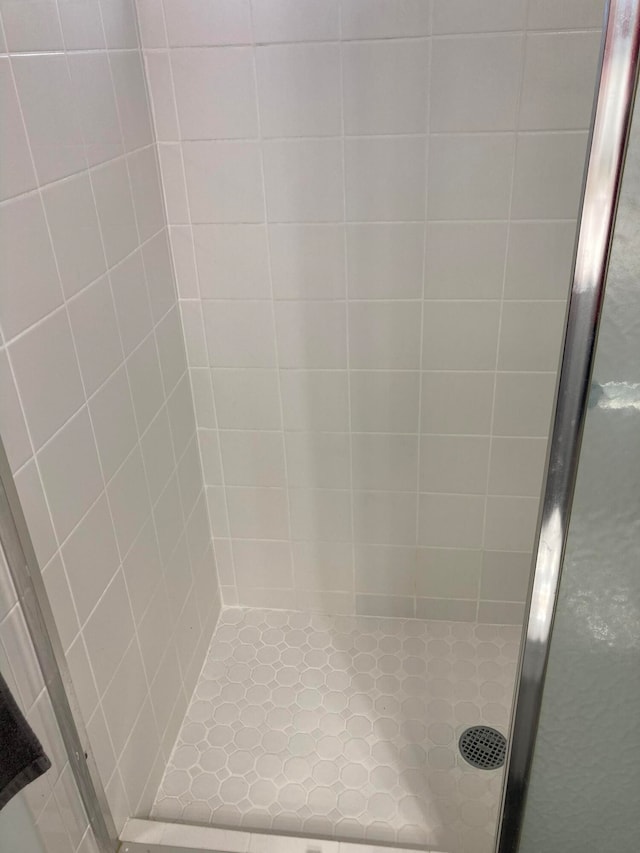 bathroom with a tile shower