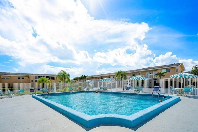 108 NE 20th Ave Unit 205, Boynton Beach, FL 33435 - community pool with fence and a patio area