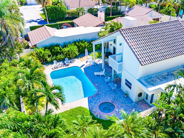 view of pool with an in ground hot tub and a patio area