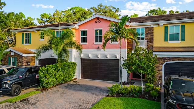 view of front facade featuring a garage