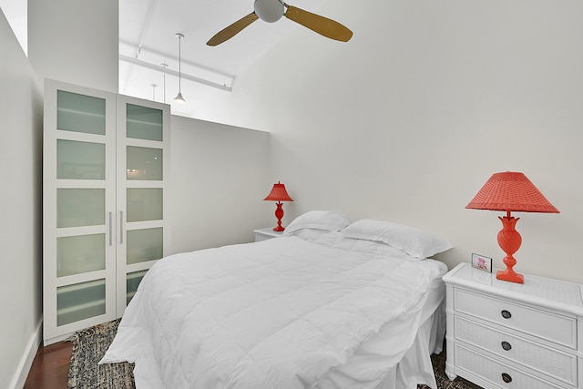 bedroom featuring ceiling fan