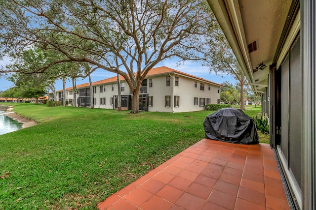 view of yard featuring a patio