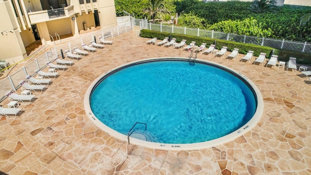 view of swimming pool