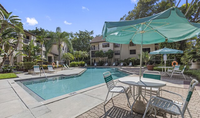 view of swimming pool featuring a patio