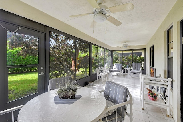 sunroom with ceiling fan