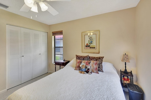 bedroom featuring carpet floors, ceiling fan, and a closet