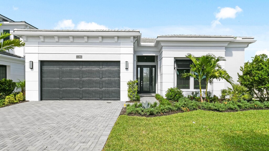 view of front of house featuring a front yard and a garage