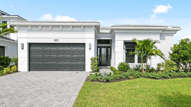 view of front of house featuring a front yard and a garage