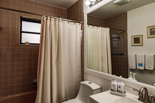 full bathroom featuring shower / tub combo with curtain, vanity, and toilet