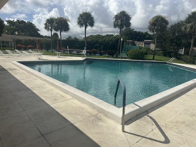 view of swimming pool featuring a patio