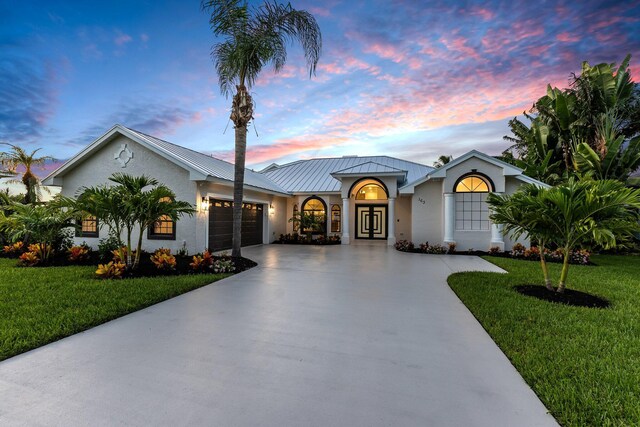 view of front of home featuring a yard and a garage