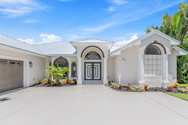 view of front facade featuring a garage