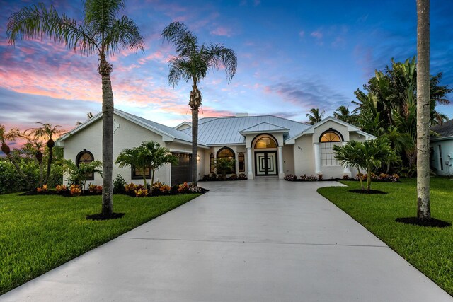 view of front of house featuring a lawn and a garage