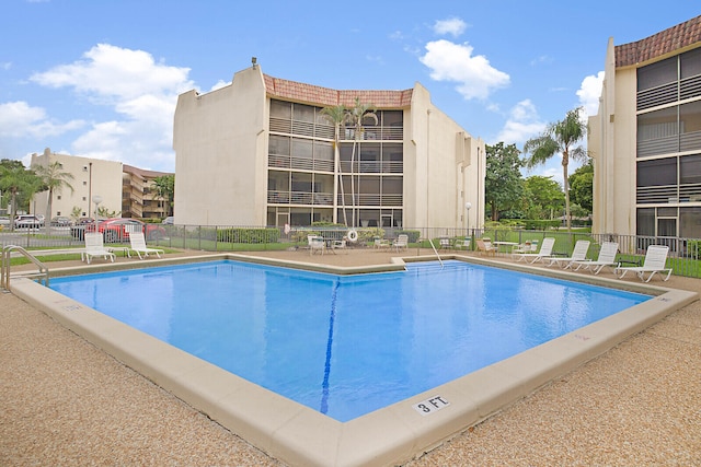 view of swimming pool