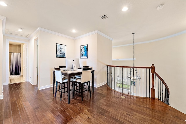 dining space featuring crown molding, dark hardwood / wood-style flooring, and a notable chandelier