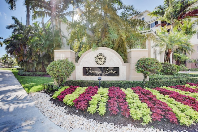 view of community / neighborhood sign