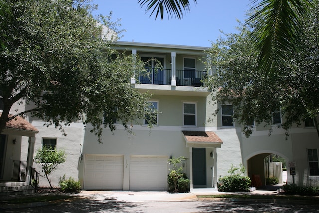 view of front of property featuring a garage