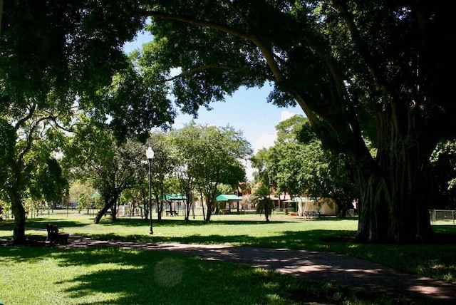 view of home's community featuring a lawn