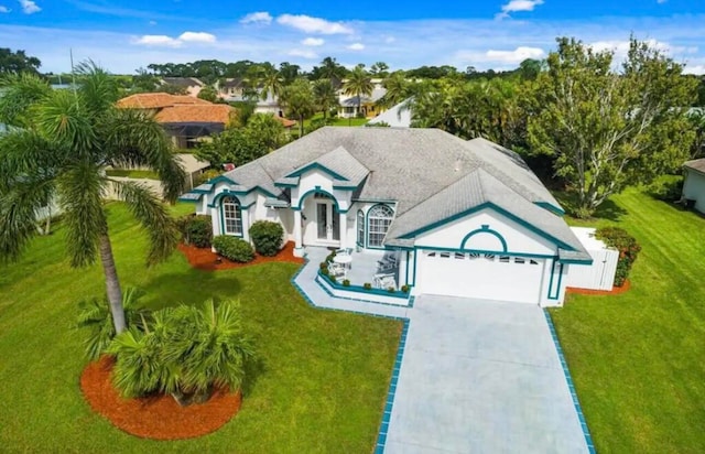 view of front facade featuring a garage, driveway, and a front lawn