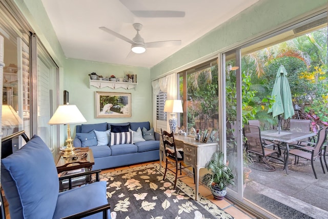 sunroom / solarium with ceiling fan