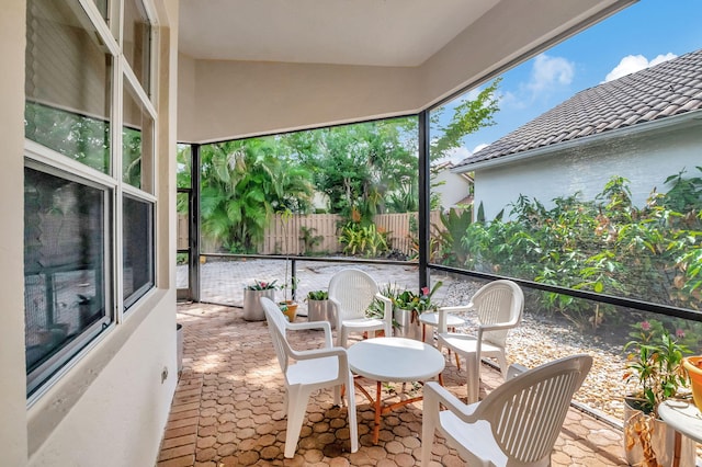 sunroom with vaulted ceiling