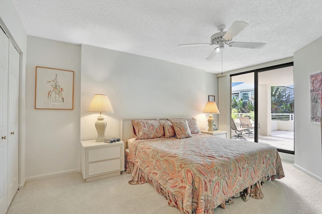 bedroom featuring ceiling fan, a textured ceiling, and a closet