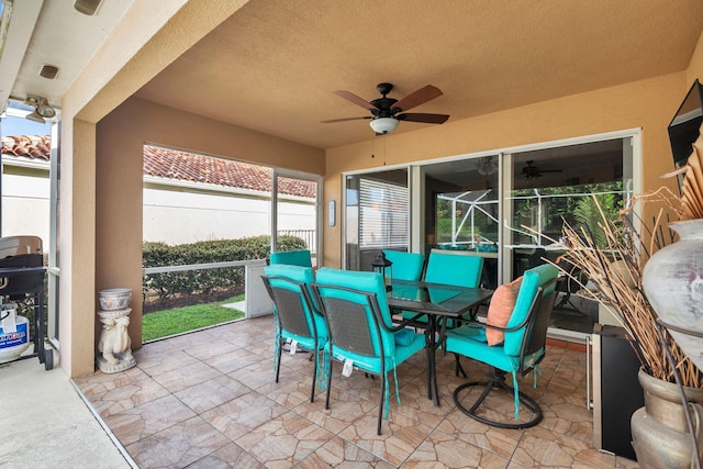 sunroom with ceiling fan