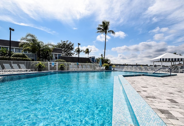 view of swimming pool