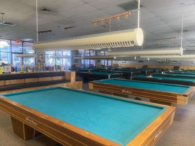 rec room with bar area and billiards