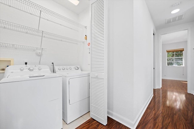 laundry area featuring hardwood / wood-style floors and independent washer and dryer