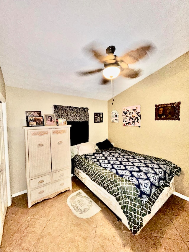 bedroom featuring a textured ceiling and ceiling fan