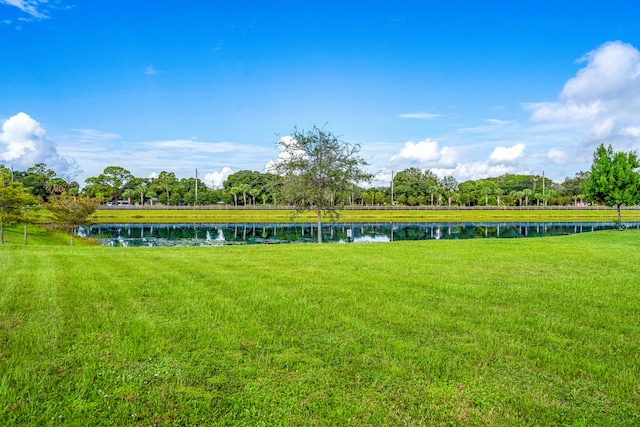 view of yard featuring a water view